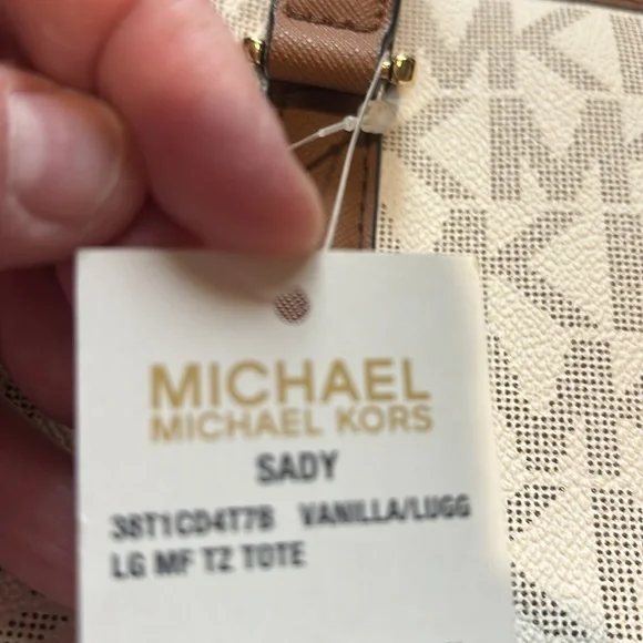 MK Lg MF TZ TOTE Sandy Vanilla/ LUGG